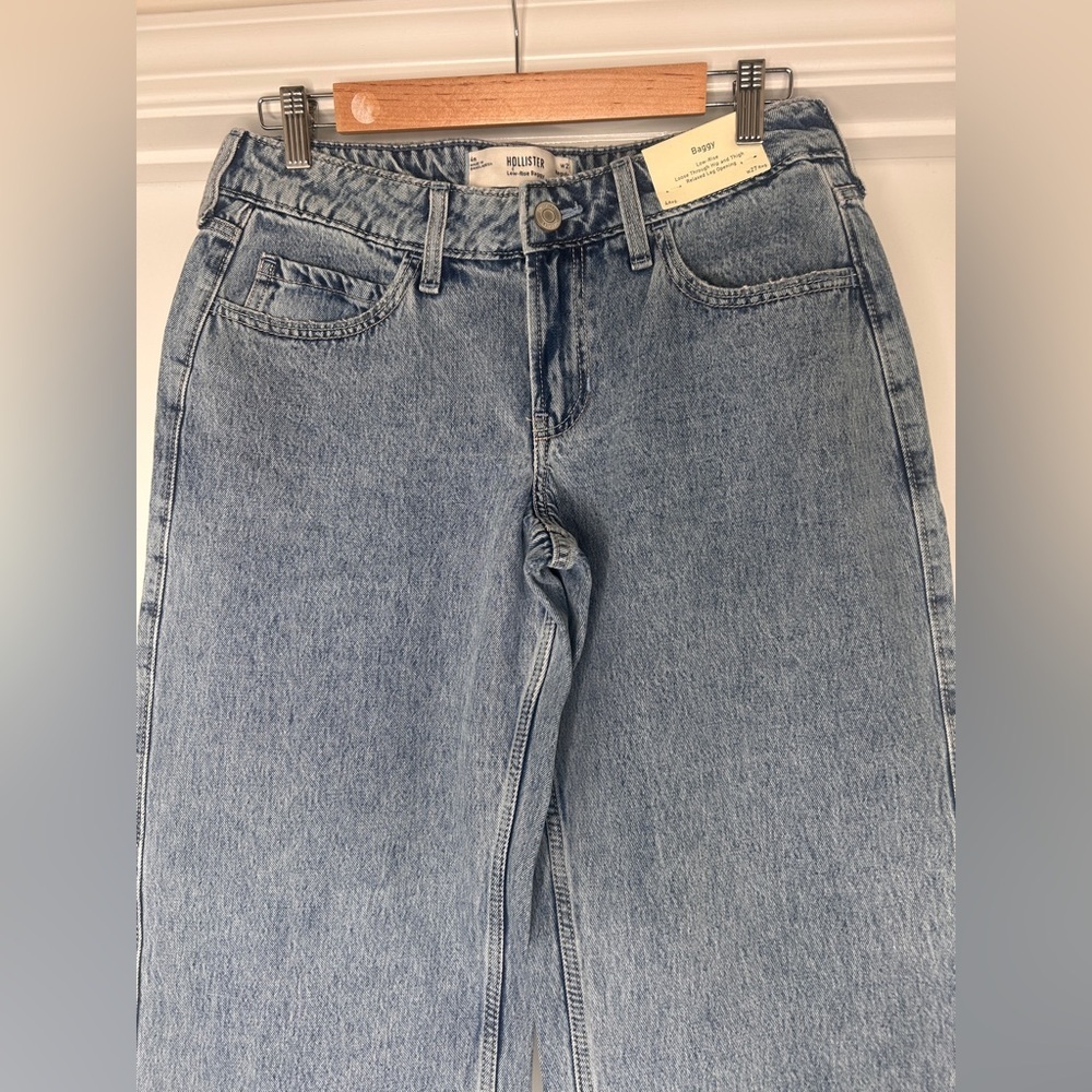 NWT Hollister Women’s Low Rise Baggy Jeans, Medium Wash, Sz.4R - Picture 10 of 15